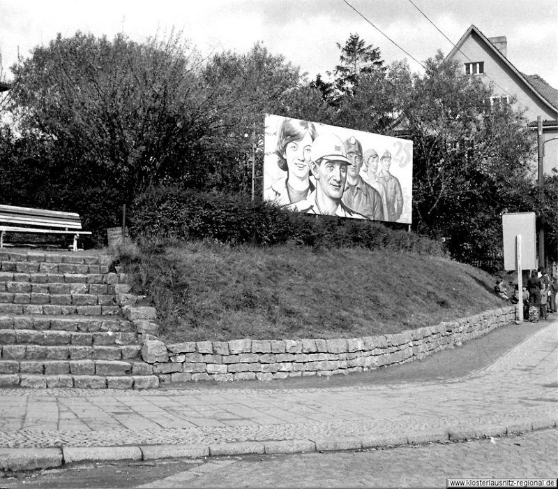 1974 Bahnhofstraße Ecke August-Bebel-Straße zum 25. Jahrestag der DDR.