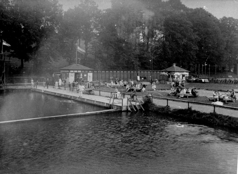 1926_Freibad-10.jpg