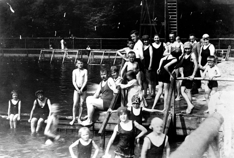 1928_Freibad-02.JPG