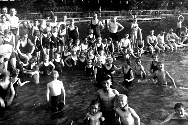 1928_Freibad-03b.jpg