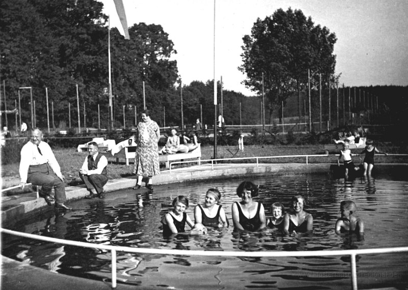 1928_Freibad-12a.jpg