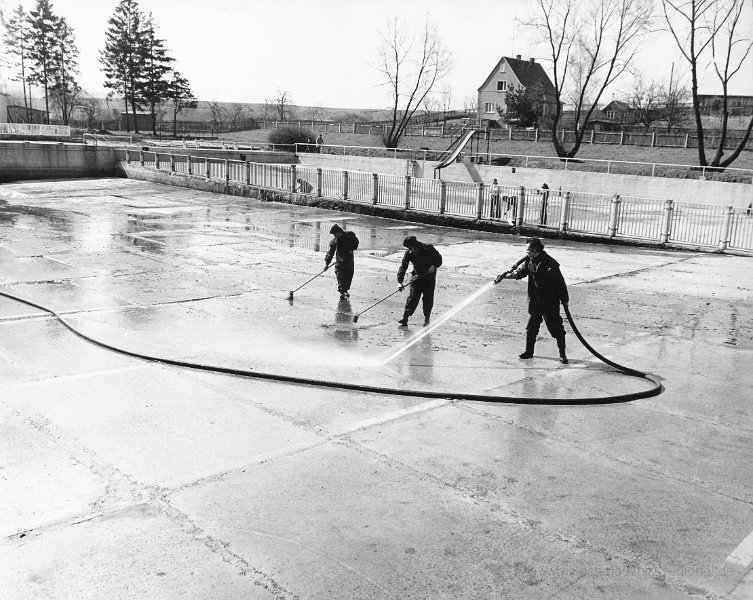 1975_Freibad-03.JPG