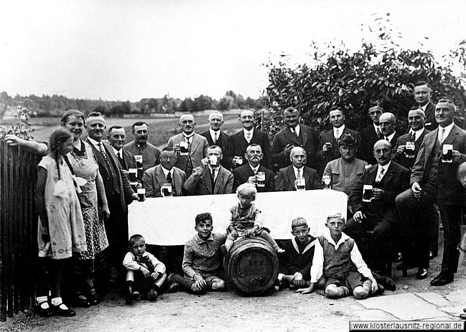 1929 Bierstange bei Familie Paul Petermann in der Forststraße 23. 