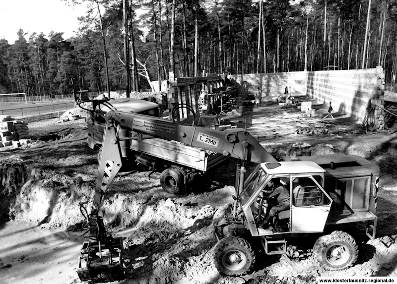 Baumaßnahmen zum Bau der Mehrzweckhalle mit Sportlerheim 1974