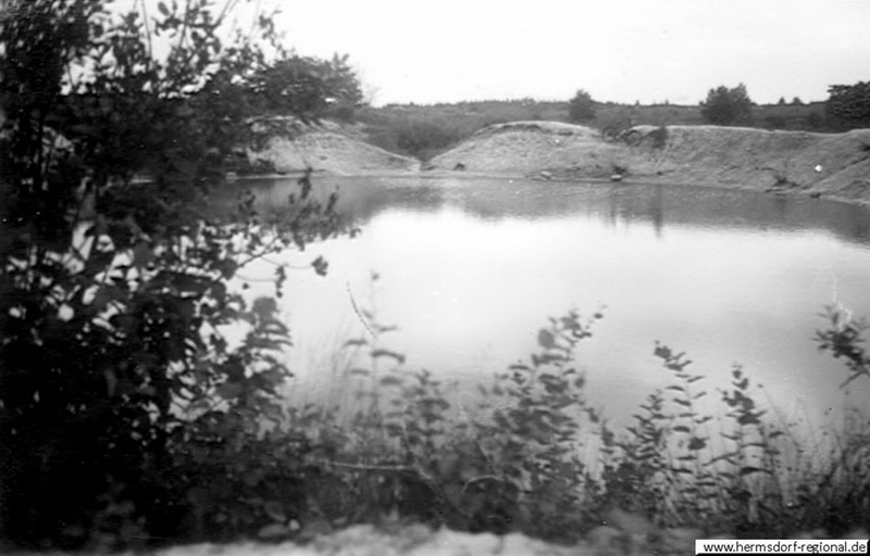 Mit Wasser gefüllte Sprengtrichter 1952