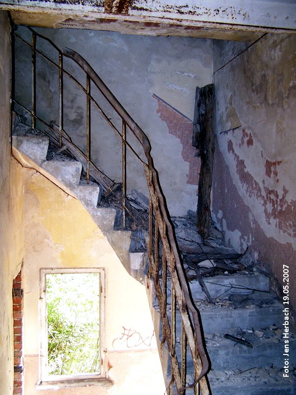 Reste des 1936 errichteten Stellwerkes. Sie wurden 2007 abgerissen und die Gleise in die LMuna zurück gebaut.