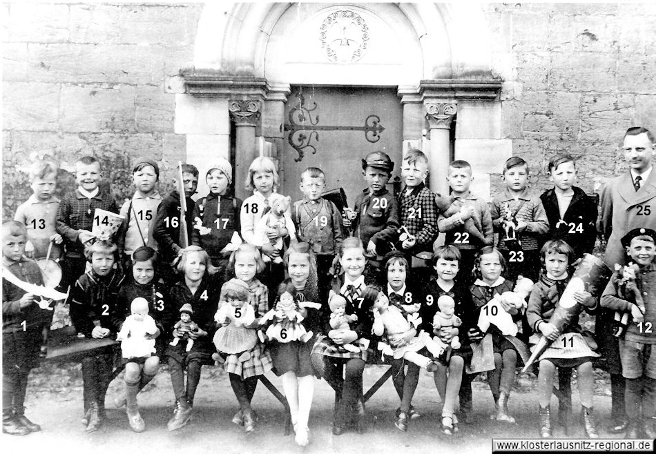 Klassenjahrgang 1934 - 1942 Foto Schuleinführung 1934 Lehrer Willy Matthes