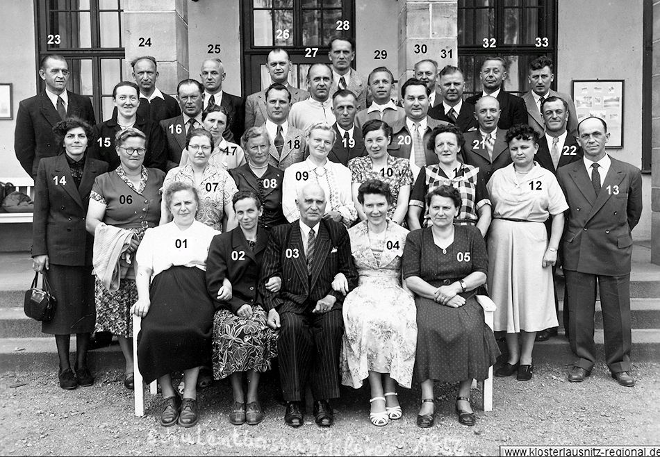 Schulentlassungsfeier 1956, verschiedener Geburtsjahrgänge - zwischen 1910 bis 1912.