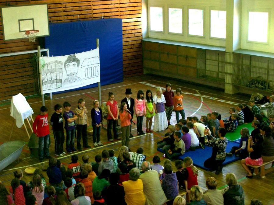 Impressionen von der Namensverleihung am 08.04.2011 - Grundschule "Hermann Sachse"