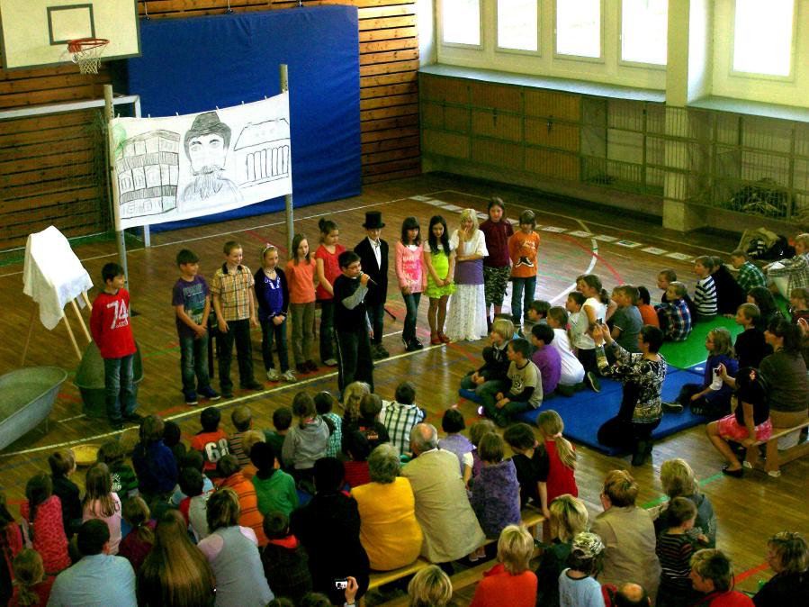 Impressionen von der Namensverleihung am 08.04.2011 - Grundschule "Hermann Sachse"