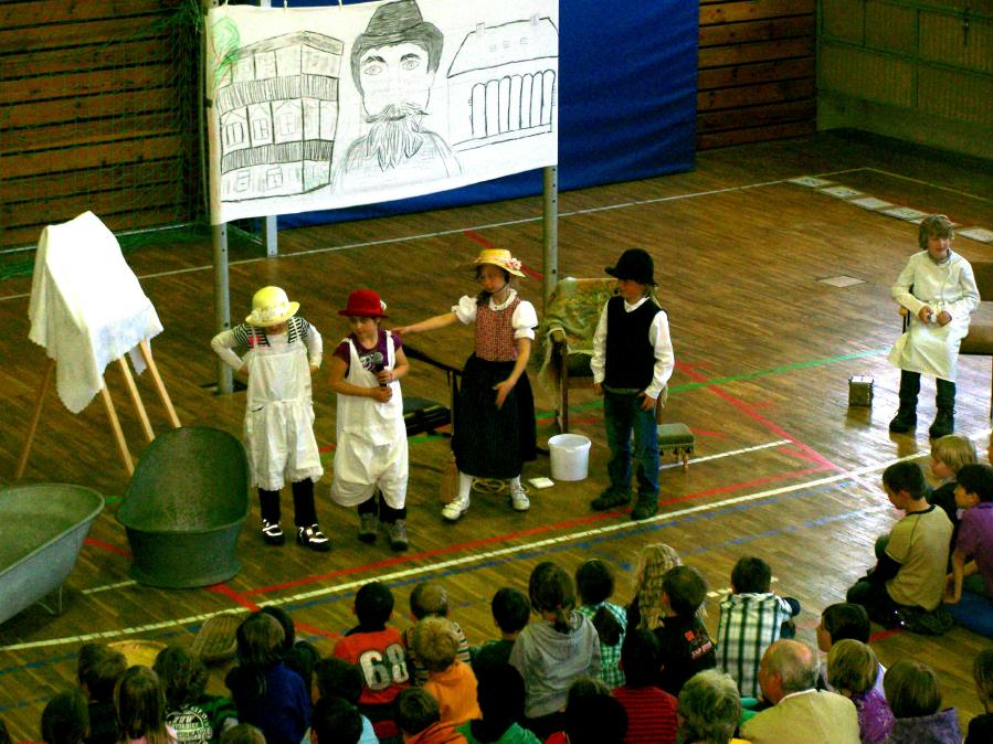 Impressionen von der Namensverleihung am 08.04.2011 - Grundschule "Hermann Sachse"