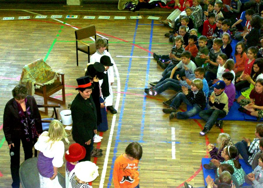 Impressionen von der Namensverleihung am 08.04.2011 - Grundschule "Hermann Sachse"