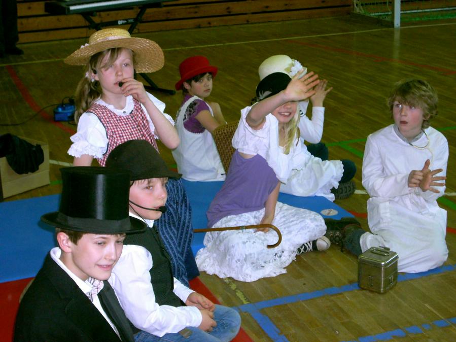 Impressionen von der Namensverleihung am 08.04.2011 - Grundschule "Hermann Sachse"