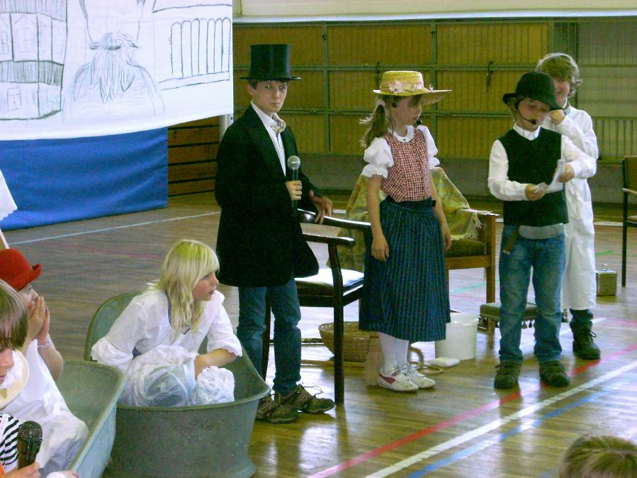 Impressionen von der Namensverleihung am 08.04.2011 - Grundschule "Hermann Sachse"