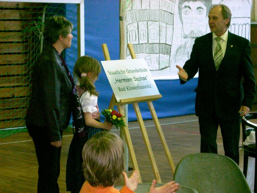 Impressionen von der Namensverleihung am 08.04.2011 - Grundschule "Hermann Sachse"