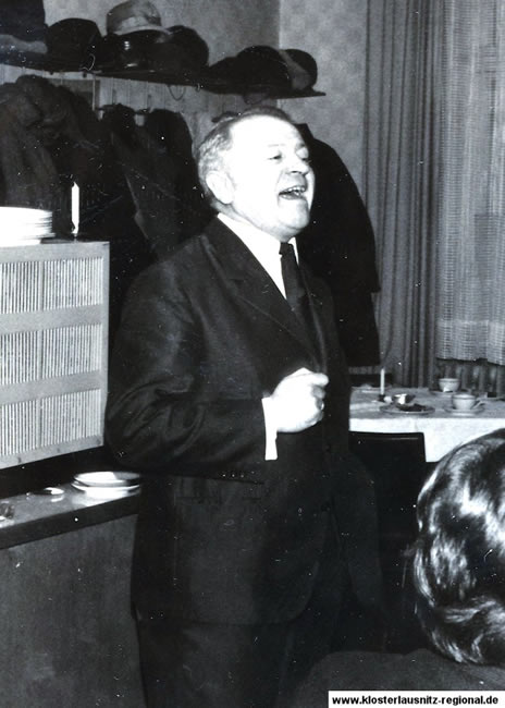 Johannes-Eberhard Vetter auf einer Weihnachtsfeier 19.12.1972 der Senioren der Volksbildung mit einem Beitrag über die "Errungenschaft der Menschheit".